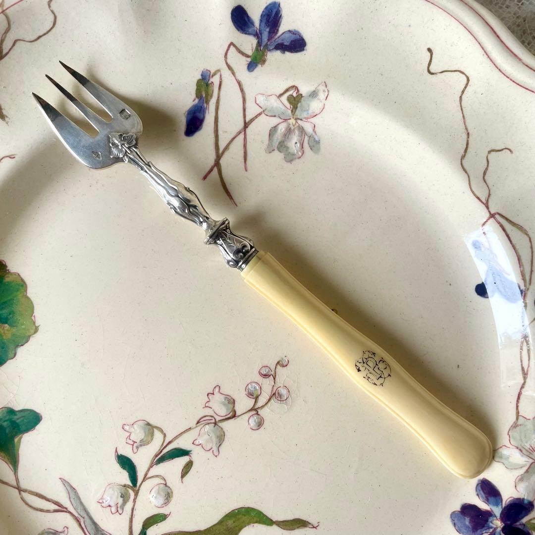 アンティーク　純銀製オイスターフォーク2本&ナイフレストピュイフォルカ3点セット