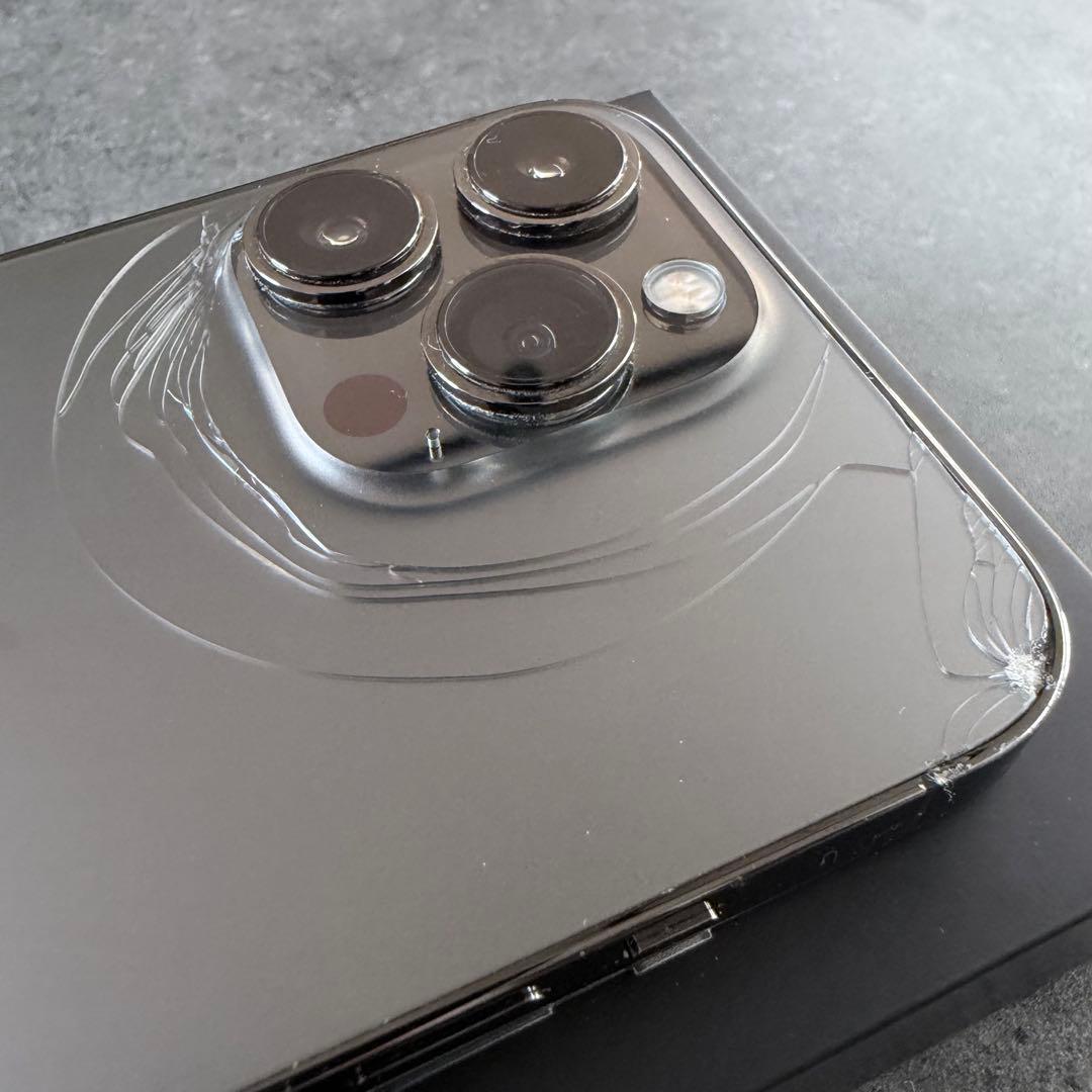 iPhone13 PRO 256GB グラファイト 背面ヒビ有り 動作問題なし