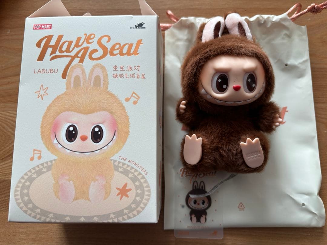 Q*o様 正規品LABUBUラブブHave a Seatシークレット　茶色