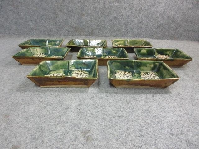 織部焼菊図角皿 8枚 [B24551]