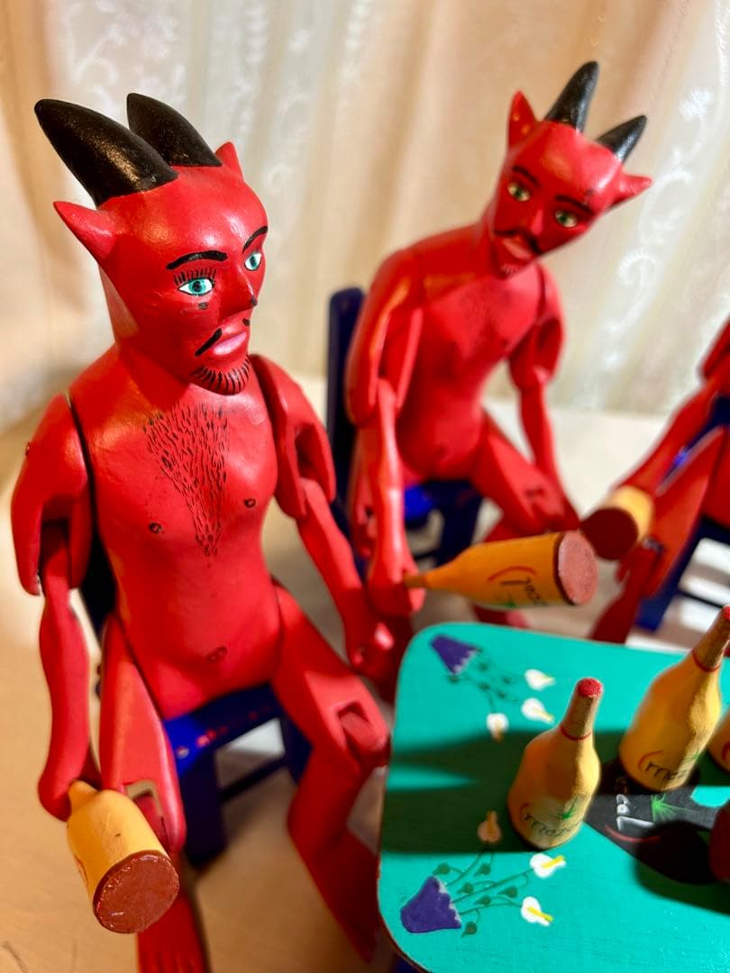 メキシコ　ウッドカービング　Inocencio Vasquez 作　「悪魔の宴」