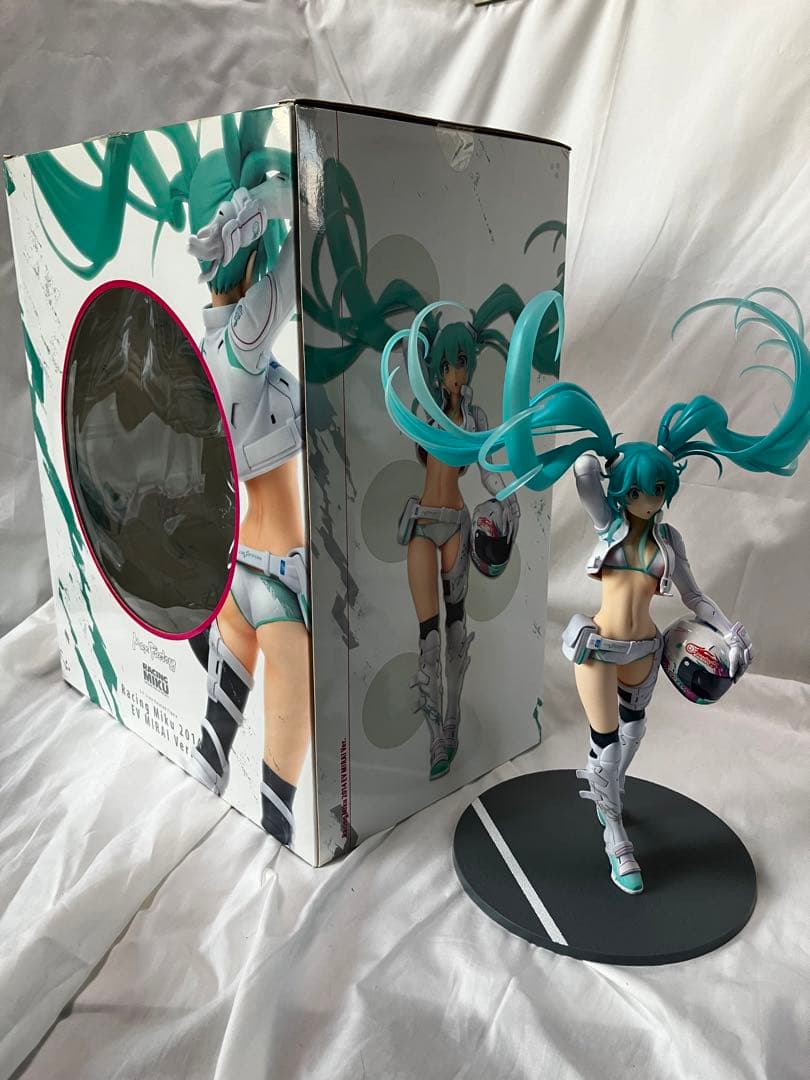 初音ミク レーシングミク　2014 EV MIRAI ver.1/7フィギュア