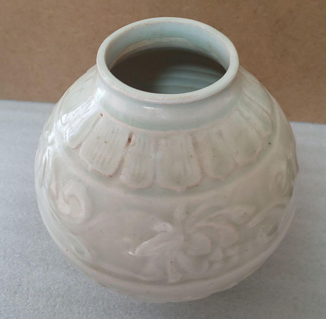 朝鮮美術 白釉垂瓶陽刻浮彫 銘在 白磁蓮紋丸壺