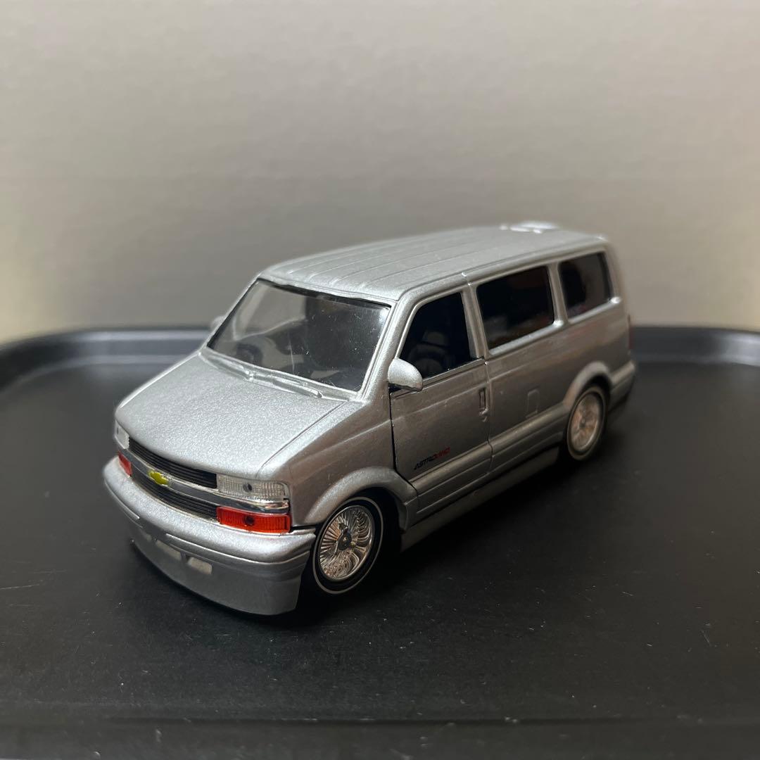 シボレーアストロ　プルバックカー　シルバー