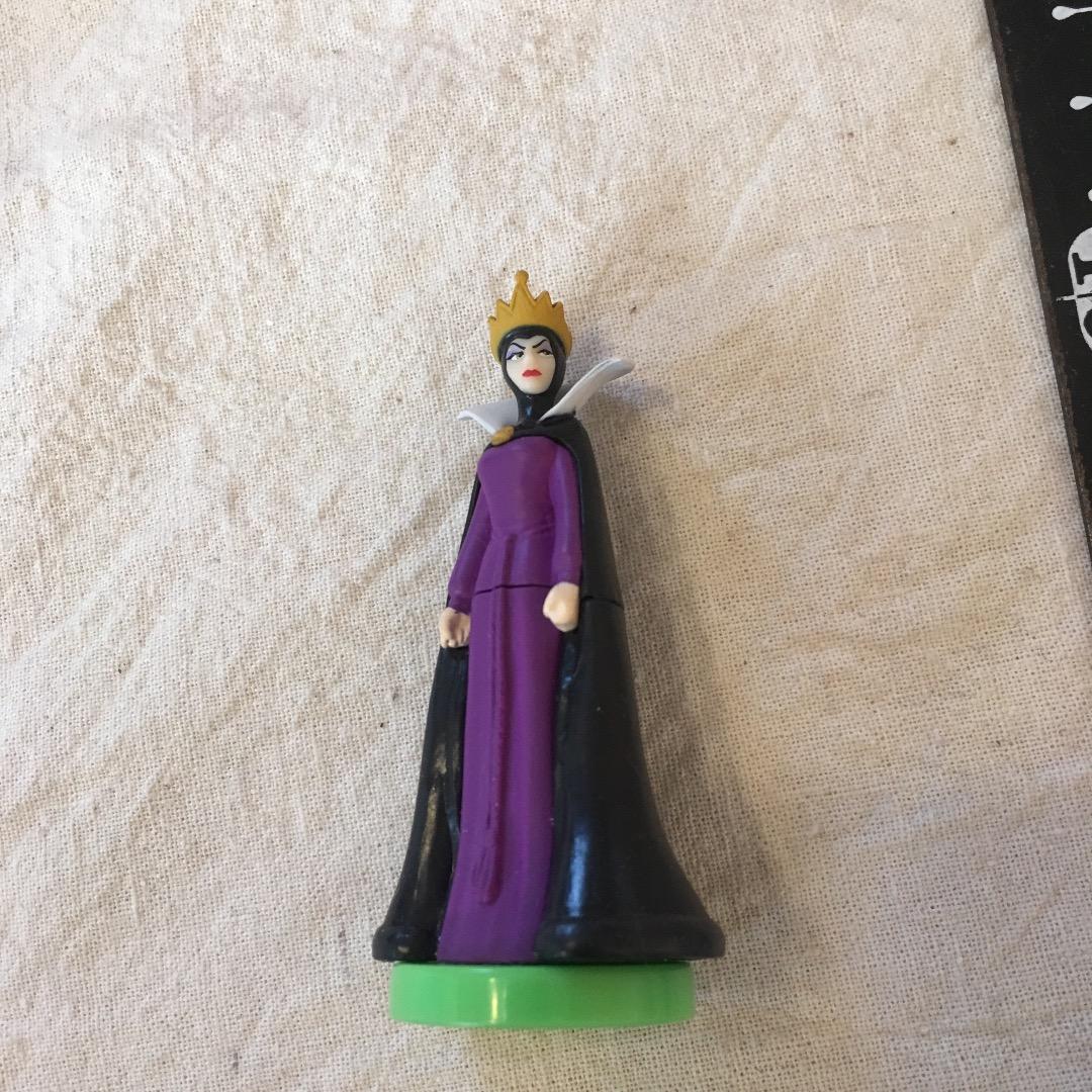 フィギュア マレフィセント 新品 チョコエッグ やや塗装ムラ 襟部分