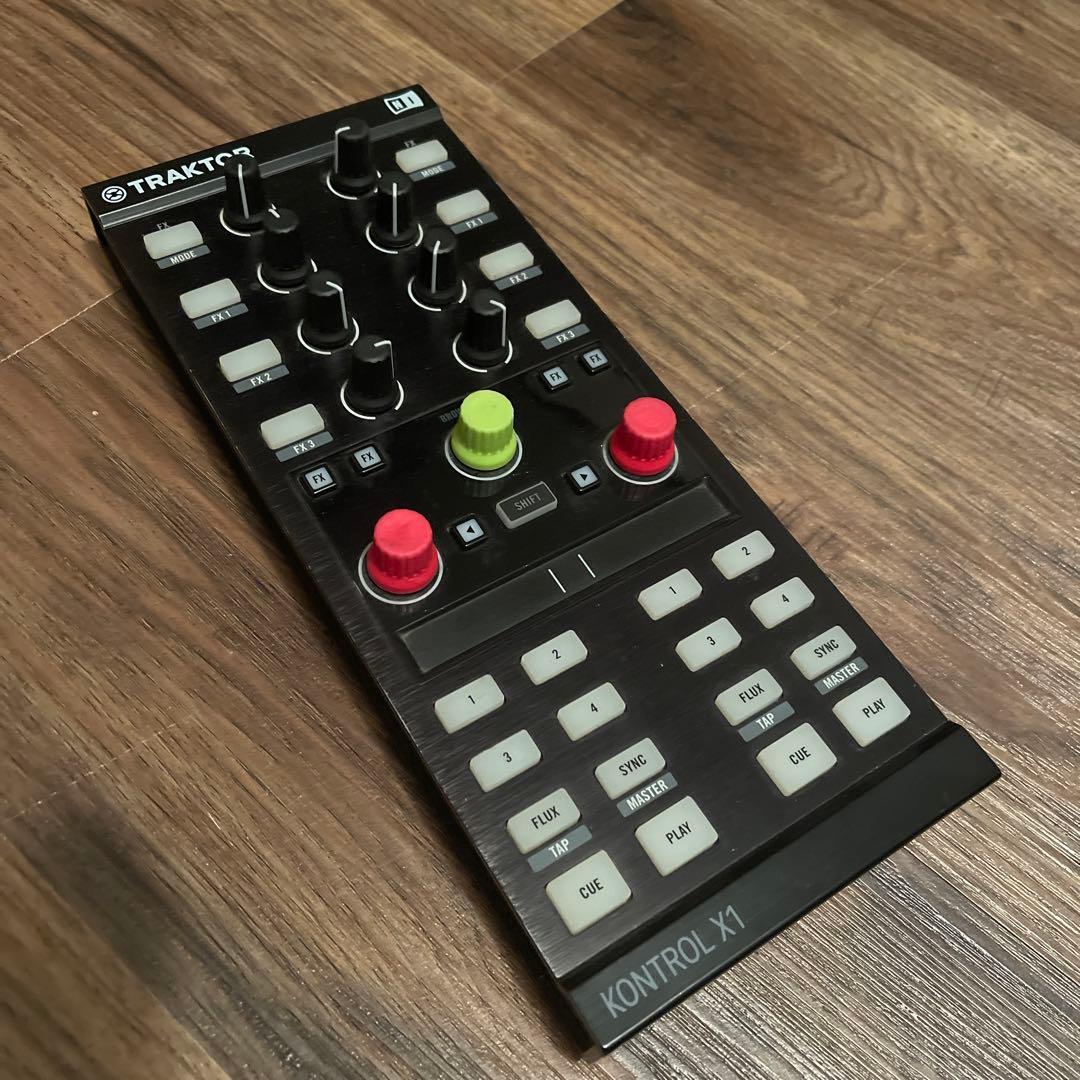 TRAKTOR KONTROL X1 MKII DJコントローラー