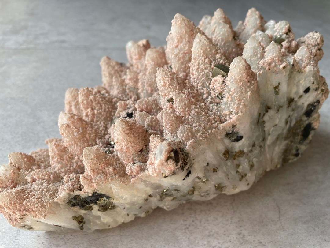 青森県尾太鉱山産　天然石約2.7㌔　ピンク　希少品