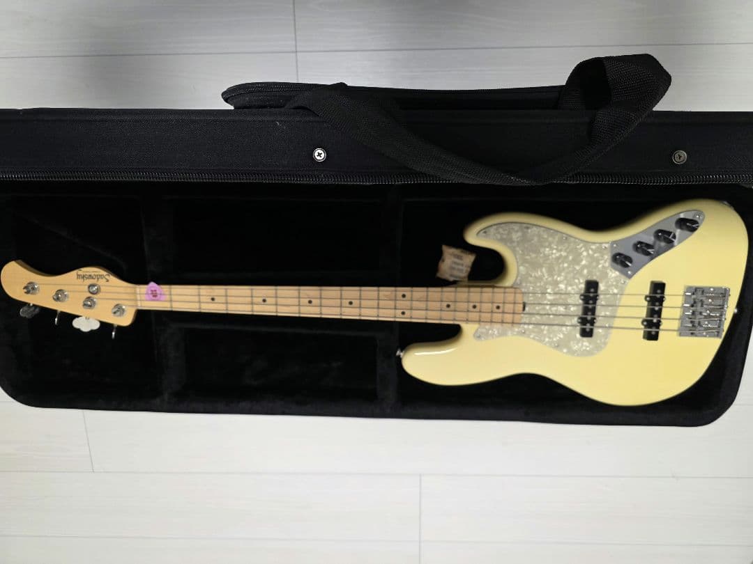 カスタム配色オーダーしたSadowsky のエレキベース