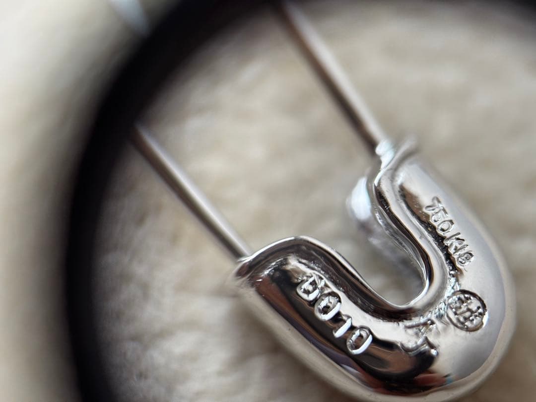 K18 ダイヤ入り　安全ピン　ブローチ　メガネホルダー　三越