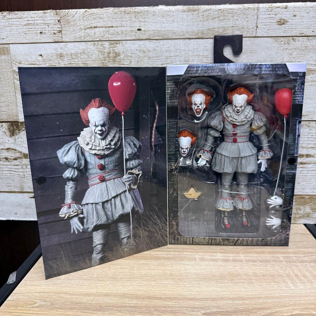 NECA IT ペニーワイズ フィギュア