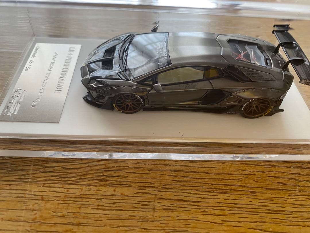 L.A.パフォーマンス アヴェンタドール SVJ 1/18