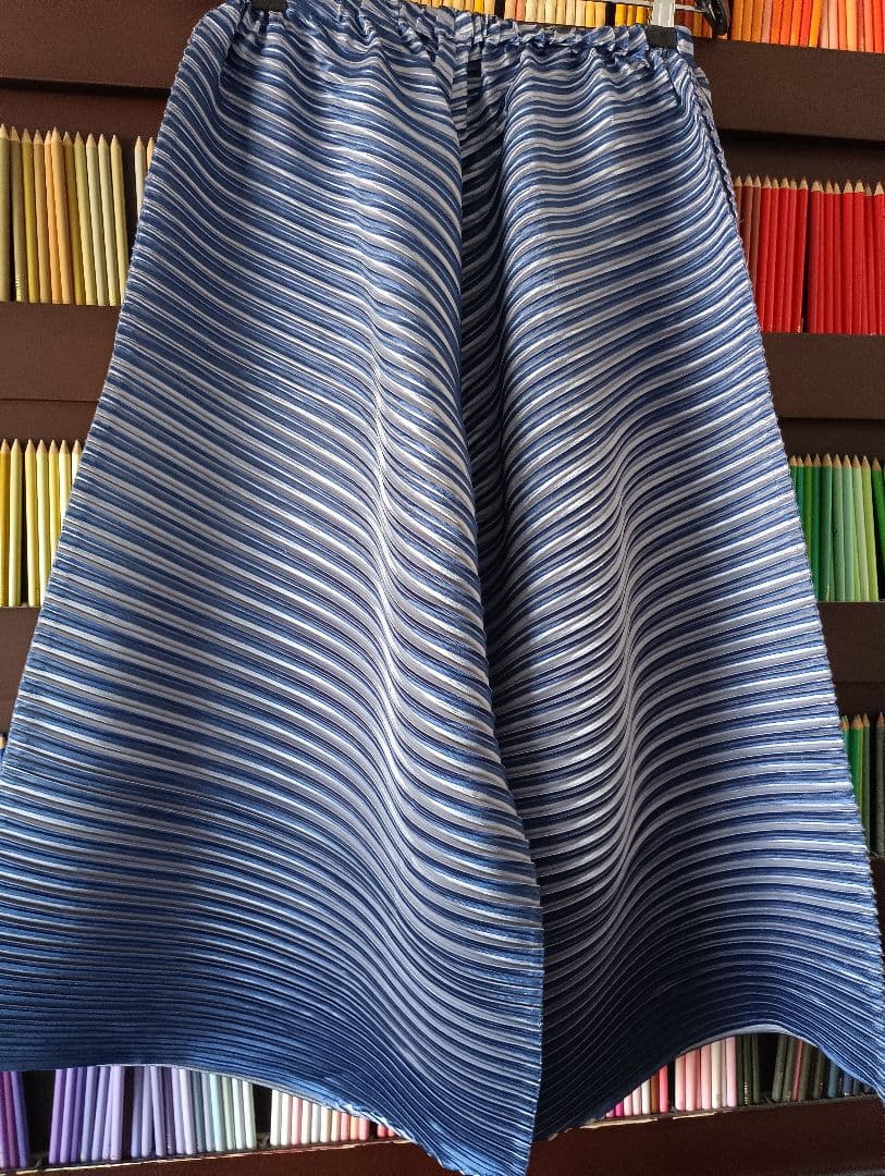 ISSEY MIYAKEプリーツブリーズ　変形パンツ斜めプリーツ