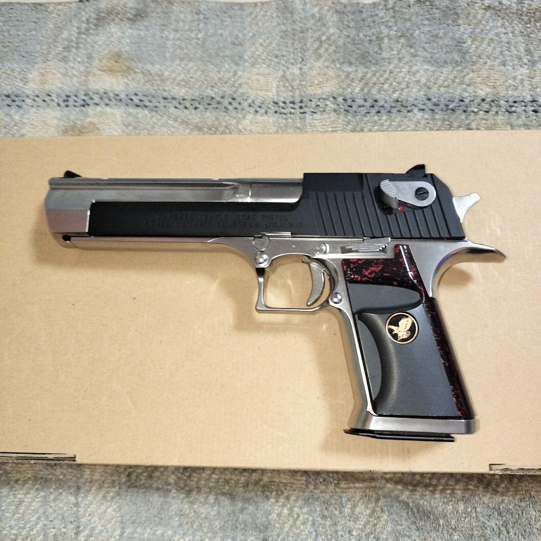 マルイデザートイーグルツートン使用、カスタムグリップ付き。