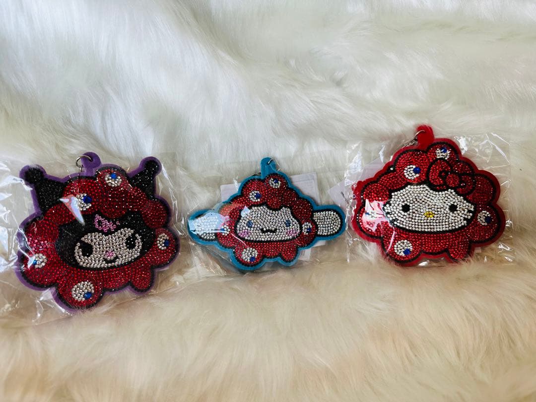 大阪関西万博内限定ショップ購入　サンリオコラボ　キラキラキーホルダー3個セット