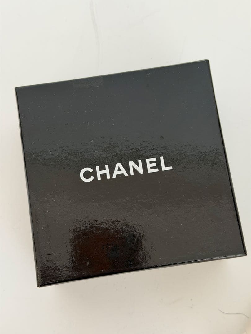 シャネル　カメリア　ホワイト　ブローチ