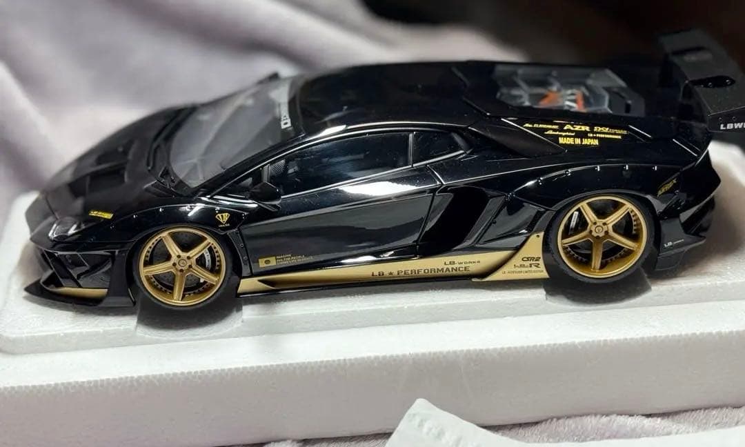 ミニカー LB-WORKS Aventador Limited Edition 1/18