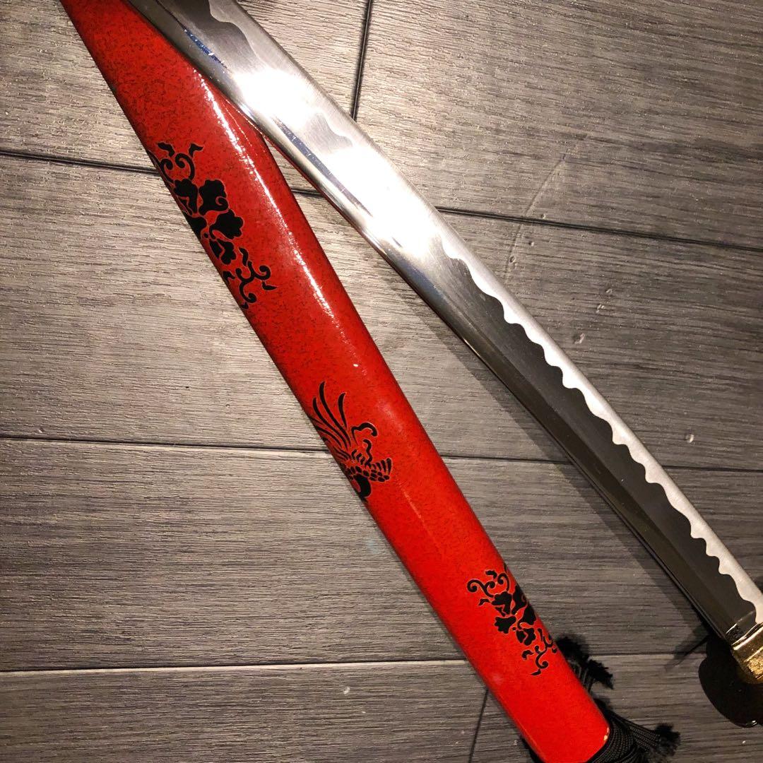 高級模造刀　居合刀　優乱刃紋　朱拵え　合金刀身　紋様入り