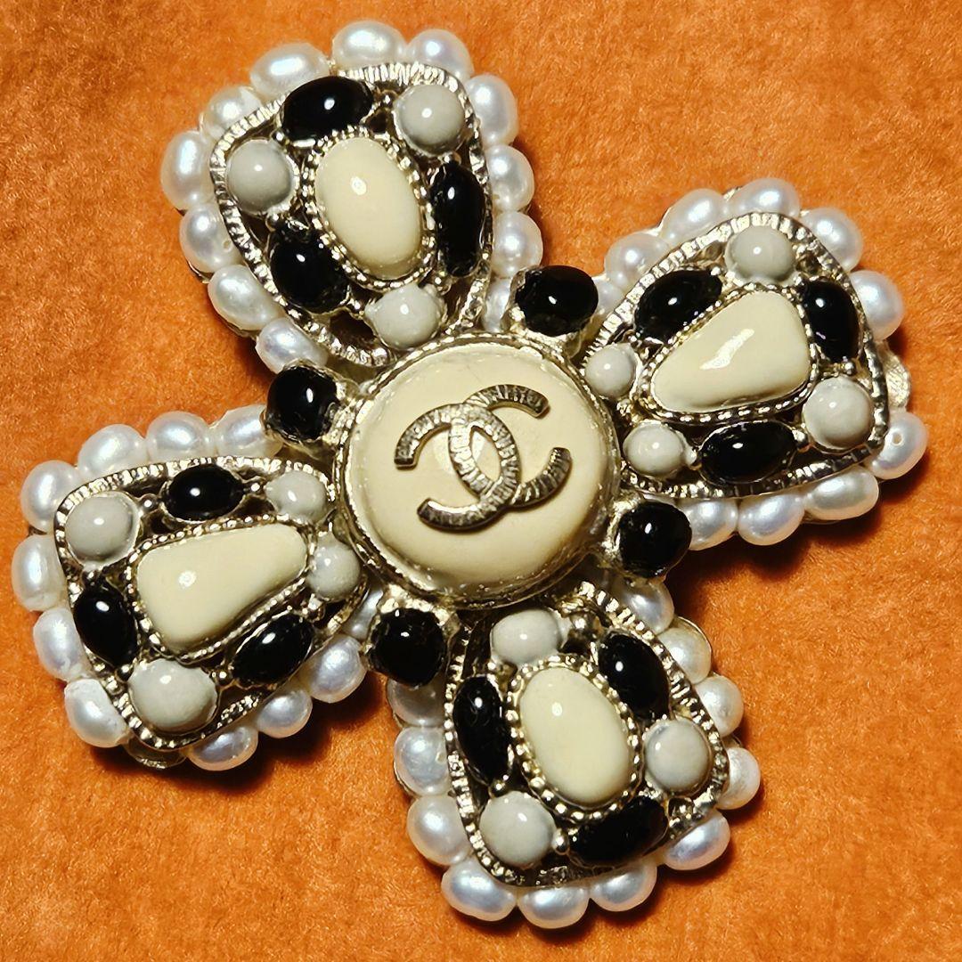 【壊れあり】CHANEL クローバー型ブローチ