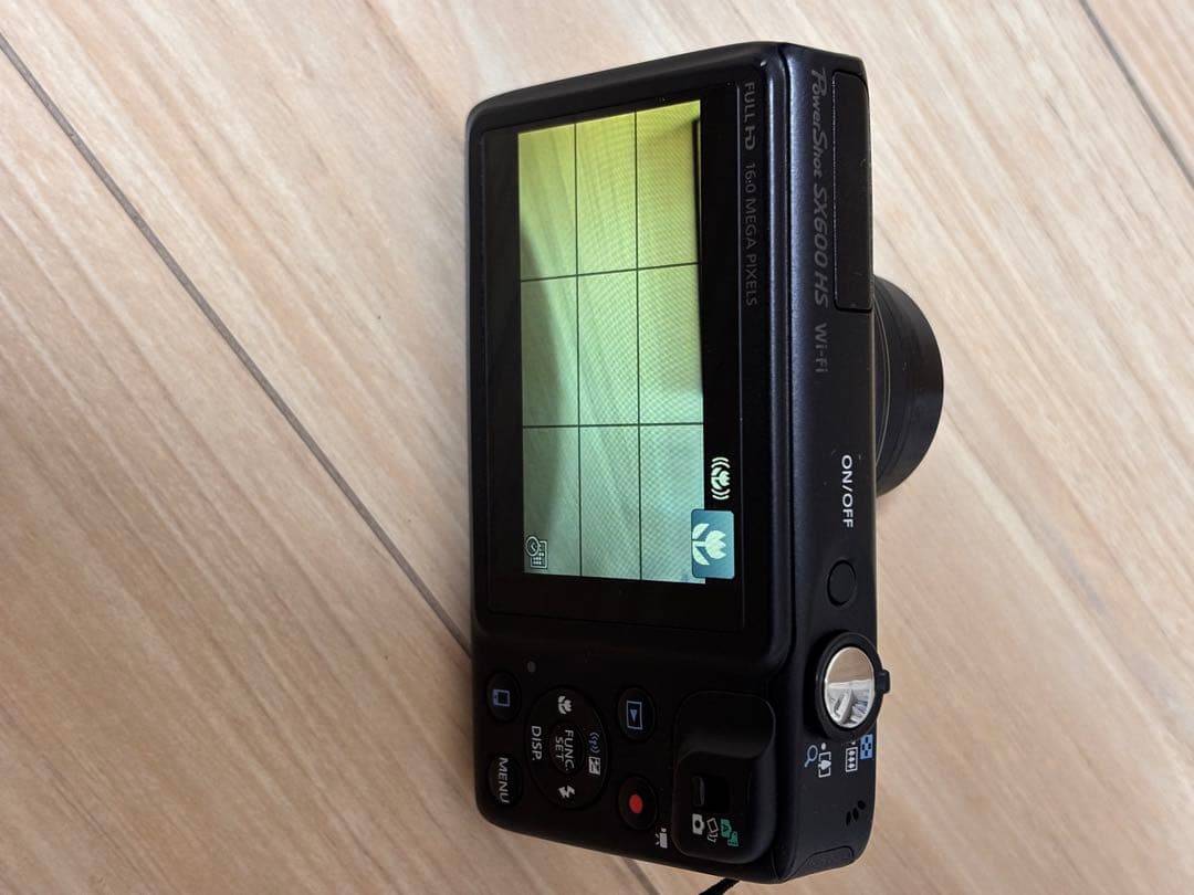 Canon PowerShot SX600 HS 本体と付属品
