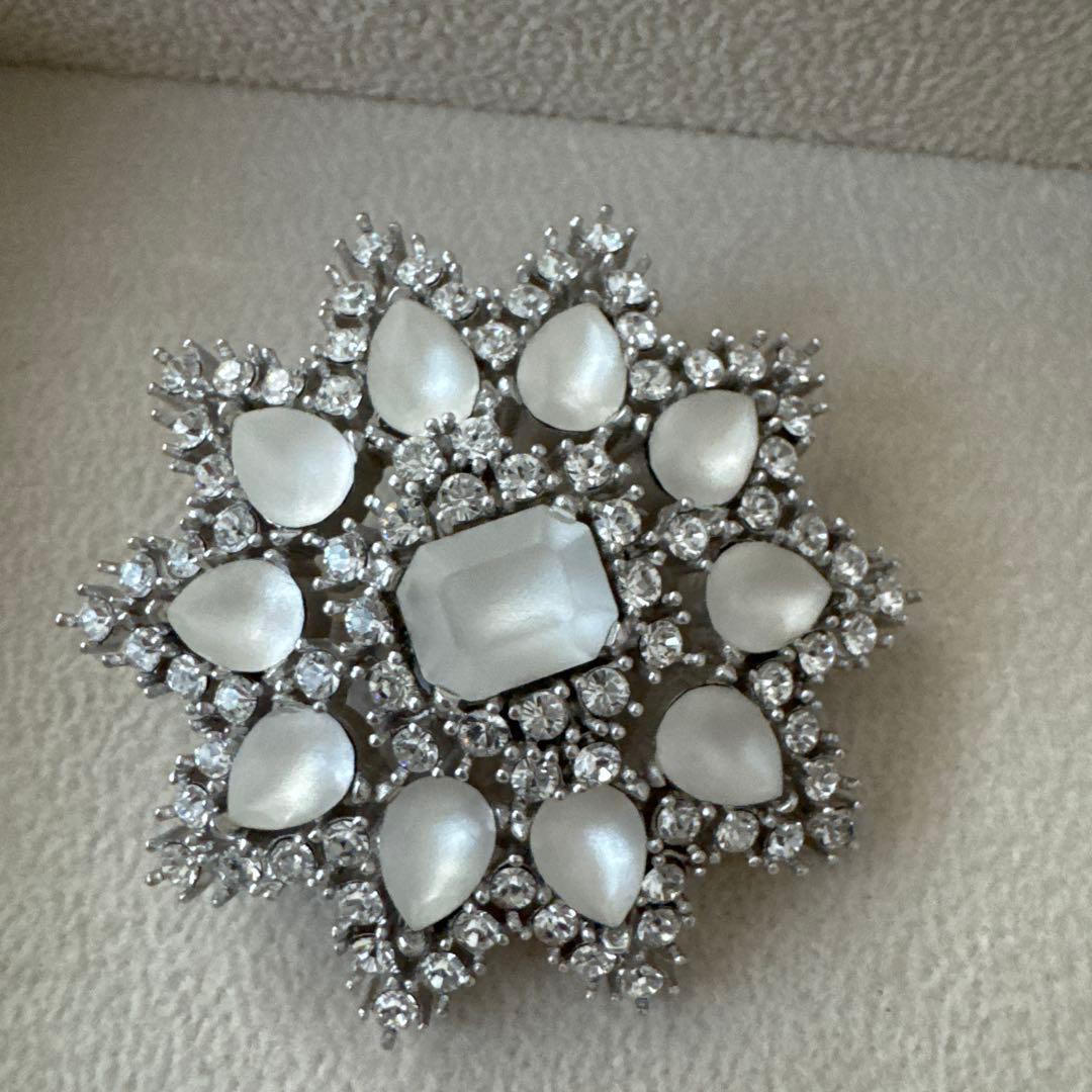 フォクシー　FOXY ブローチ ホワイト　クリスタル