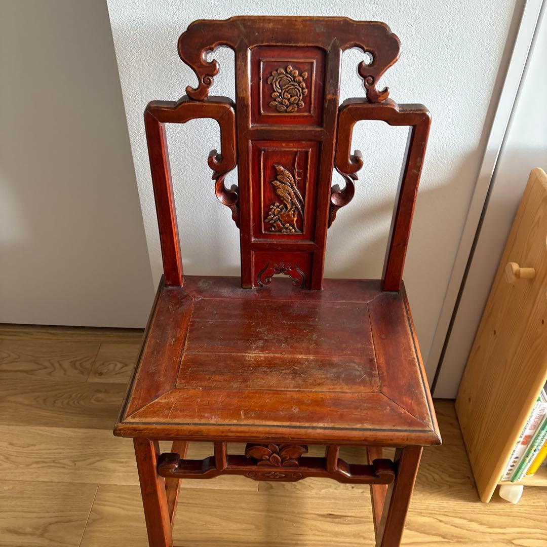 アンティーク風彫刻付き木製チェア　中国？