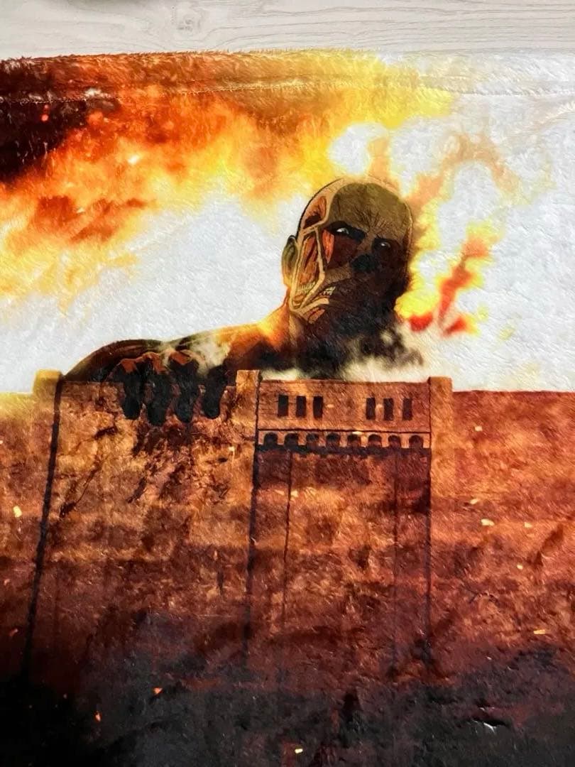 進撃の巨人 もふもふひざ掛け 美品 早い者勝ち