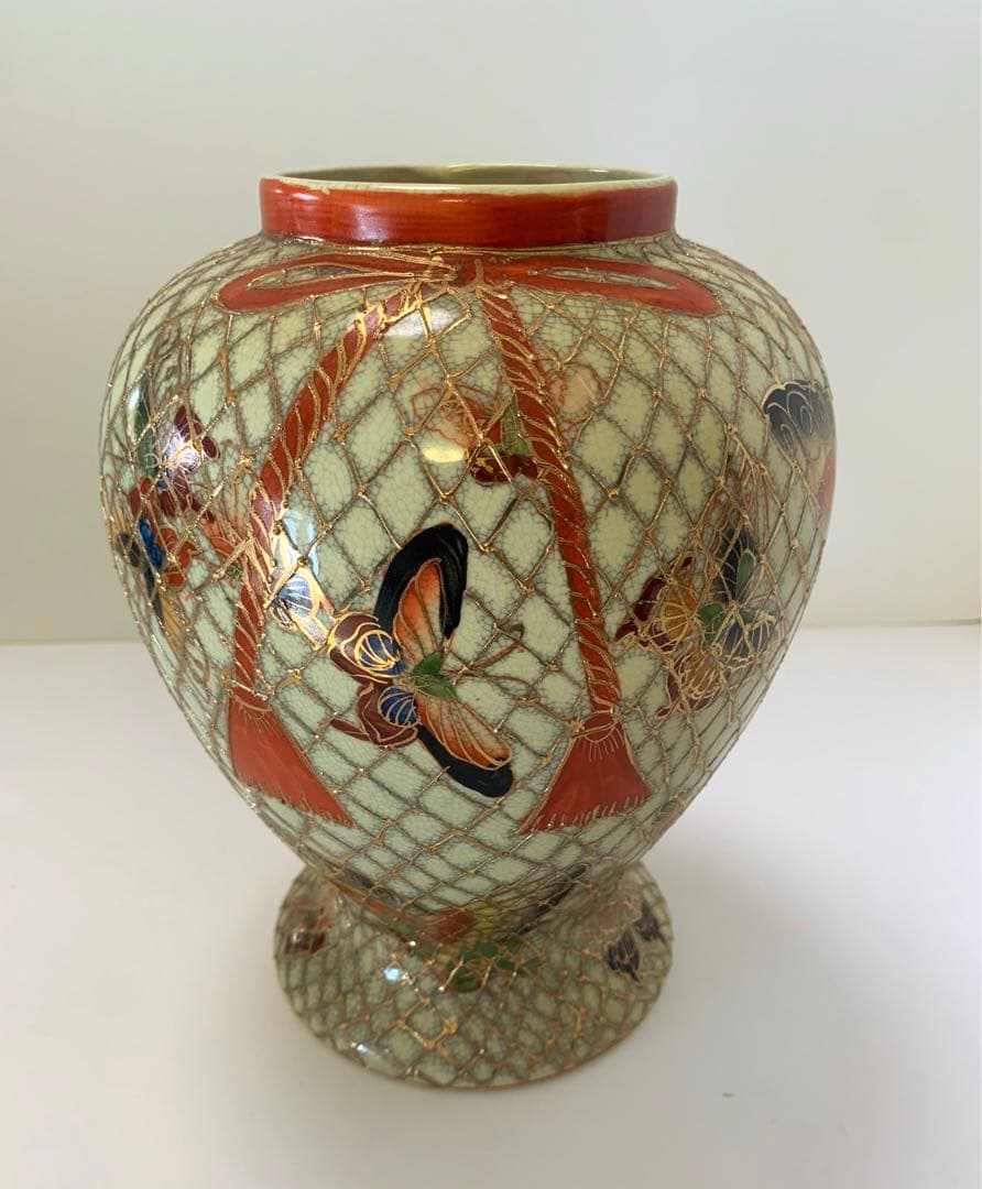 骨董　時代もの　金の網目に蝶々　花瓶　花入　古い物　古い花瓶