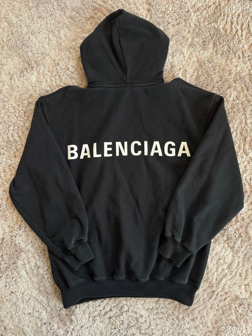 BALENCIAGA ブラック フード付きパーカー