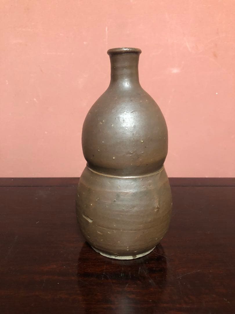 蔵にあった大振りの瀬戸鉄釉瓢形徳利古箱付