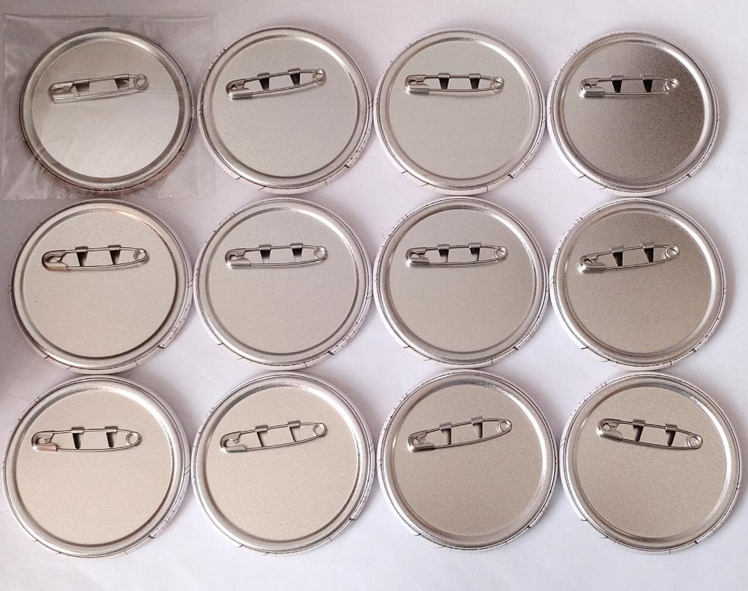 ハイキュー！！孤爪One fine day!缶バッジと幼少期缶バッジ