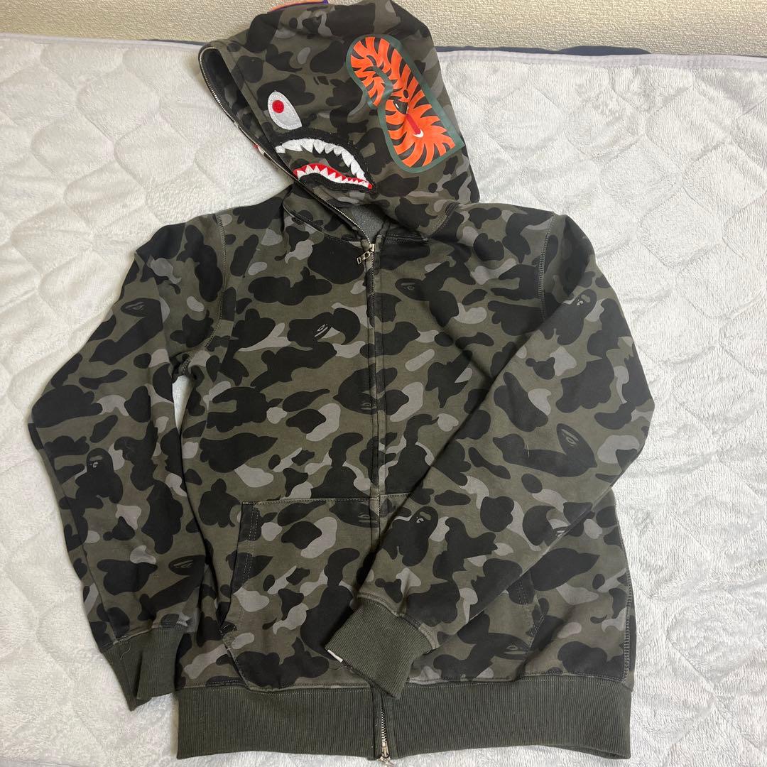 A・BATHING APE アベイシングエイプ シャークパーカー