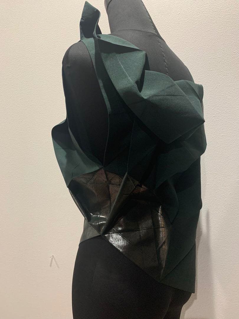 132 5.イッセイミヤケ おりがみ タンクトップ 立体デザイン