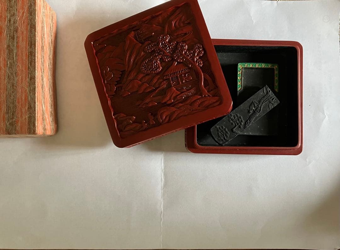 中国赤色彫刻硯箱と墨セット