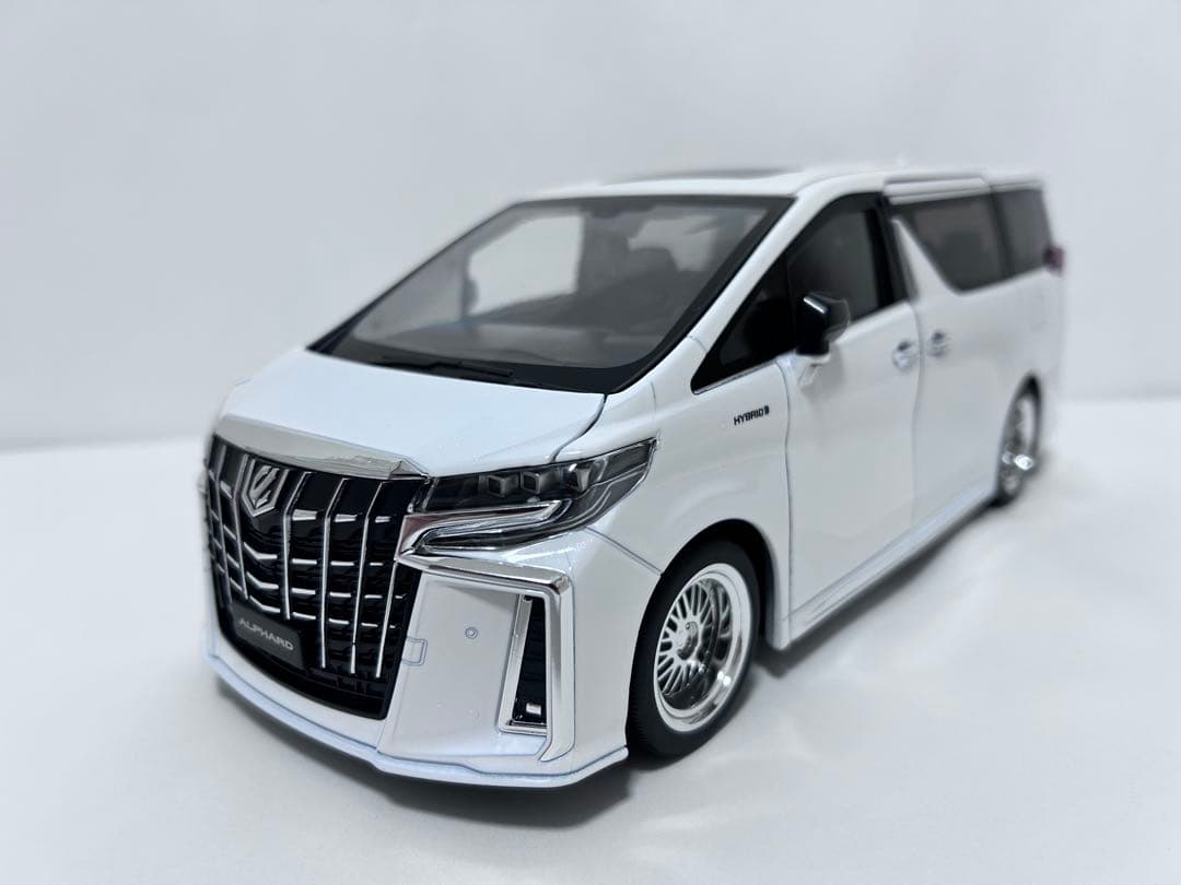 アルファード 30系 1/18 モデルカー