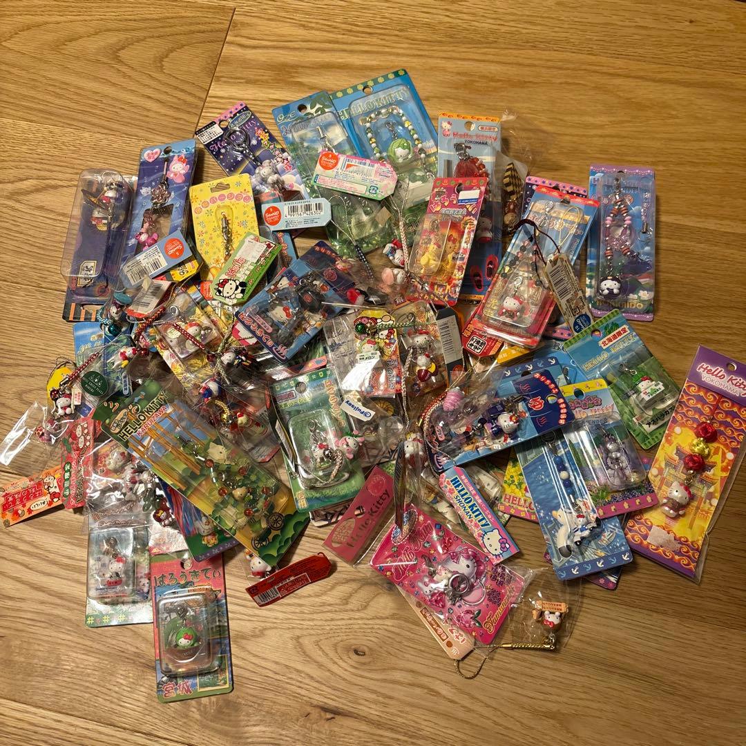 ご当地キティちゃん　64点