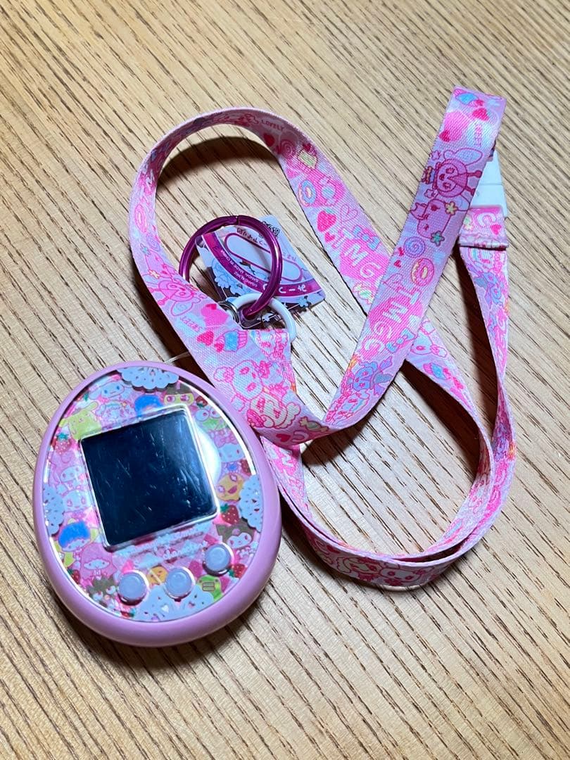 たまごっちみーつ　サンリオキャラクターズver. ピンク　ストラップ付き