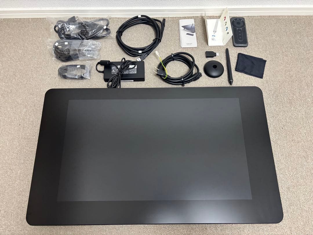 Cintiq Pro 24本体 + 付属品 + VESAマウント・スタンドセット