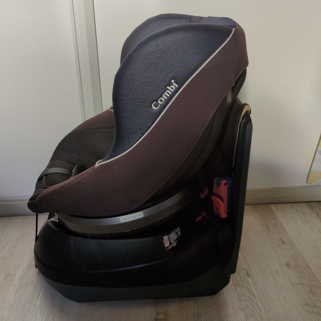 Combi 車用チャイルドシート 黒とグレー