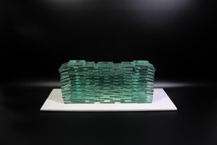 A show of hands William McCoy ガラス オブジェ