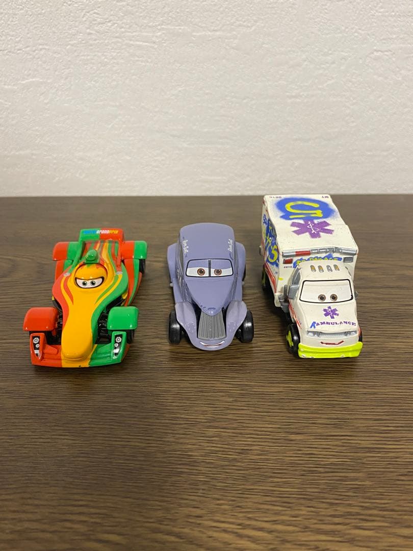 カーズ　トミカ　リップクラッチゴンスキー、リバースコット、ドクター・ダメージ