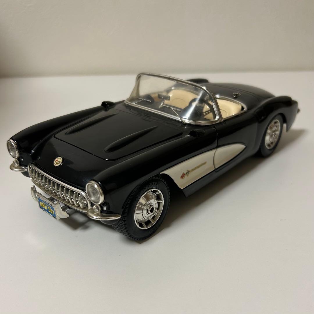 シボレー　コルベット　1/18 1957年式　フィギュア