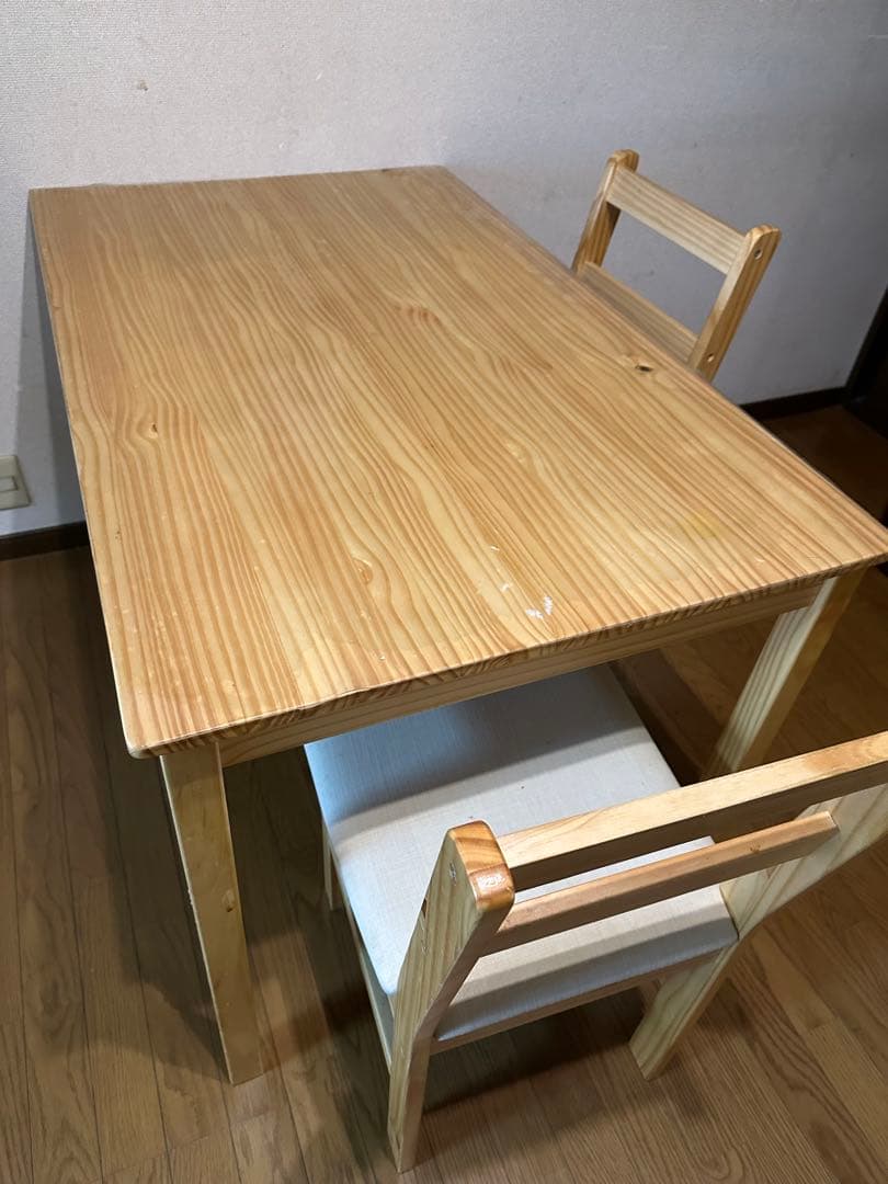 木製ダイニングテーブルと椅子セット