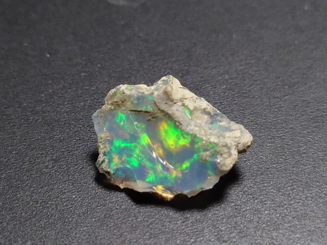 エチオピアオパールウェロ産　ジュエリー　グレード　鉱物標本　原石