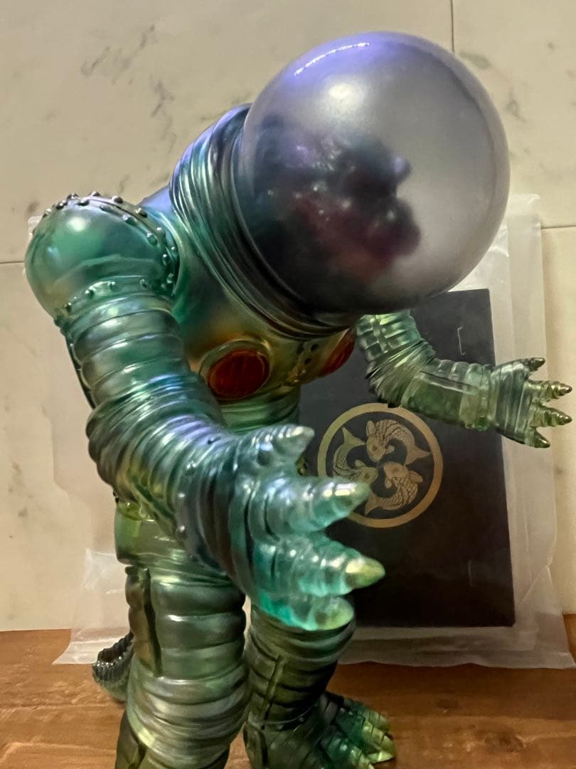 赤目天使 Desu Lightyear