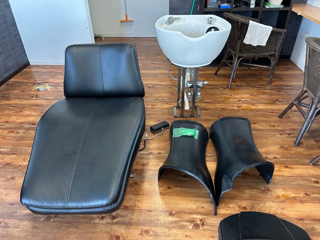 黒 スタイリングチェアとシャンプー台セット