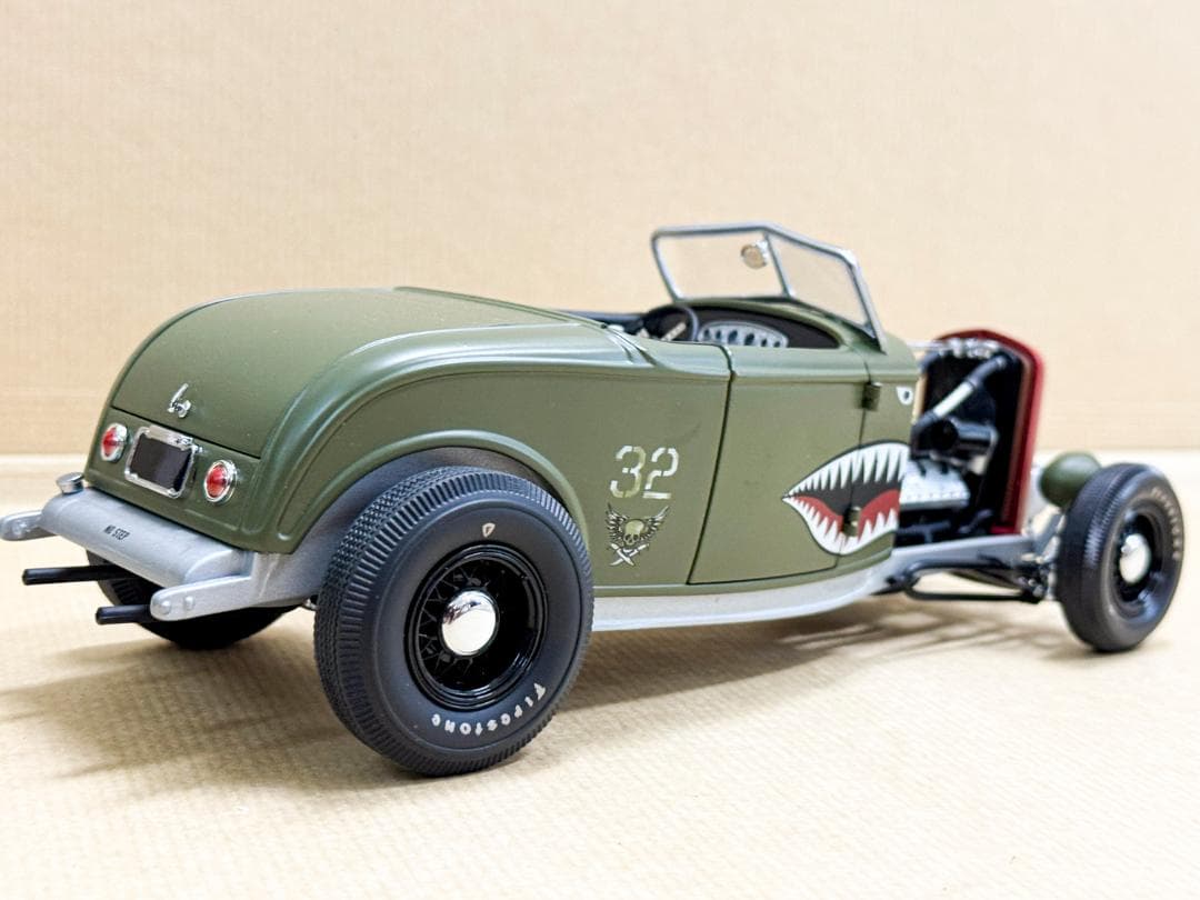 ★ 32 FORD ROADSTER ARMY ★ACME GMP★ 1/18