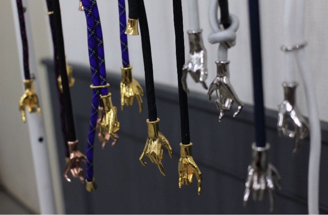 ハザマ　ha | za | ma 惹きずり込まれる運命のスマホストラップ