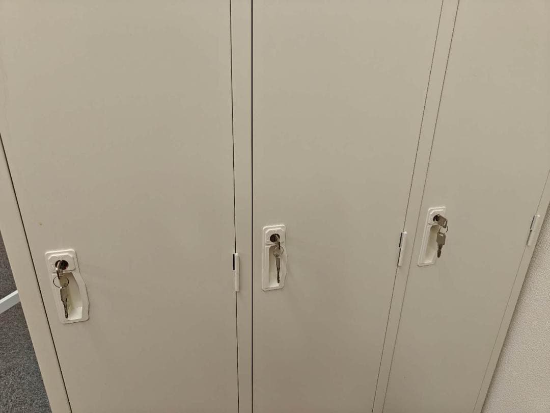 更衣ロッカー（3人用）網棚・カギ付き