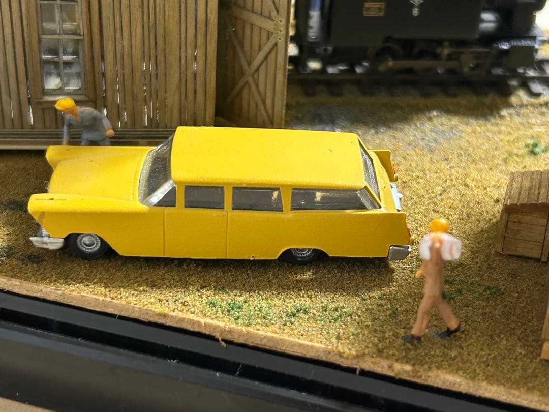 食*ン様 機関庫のある風景〜HOナロー 鉄道模型 展示台 ジオラマ